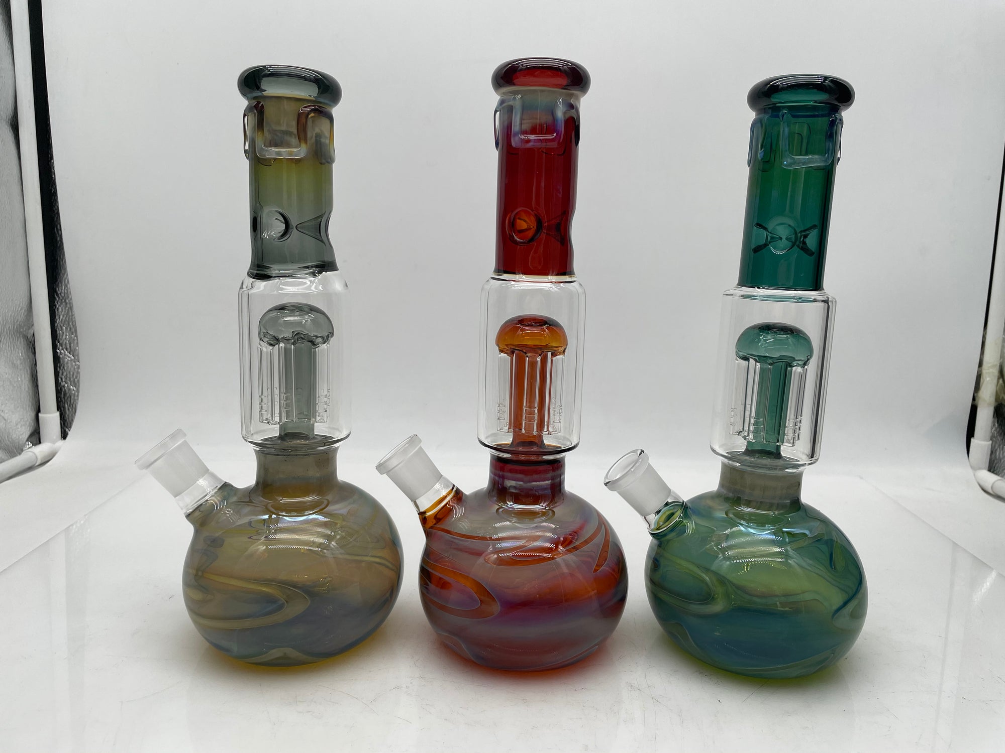 Colored Round Beaker with Showerhead Perc (Online Only)